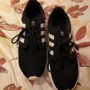 Adidas cloud foam ultra light tennis shoe
